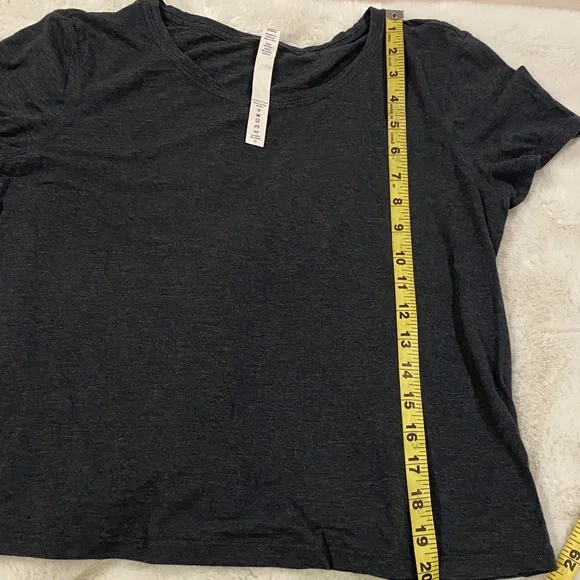 Lululemon Tee Size 6 - Picture 8 of 8